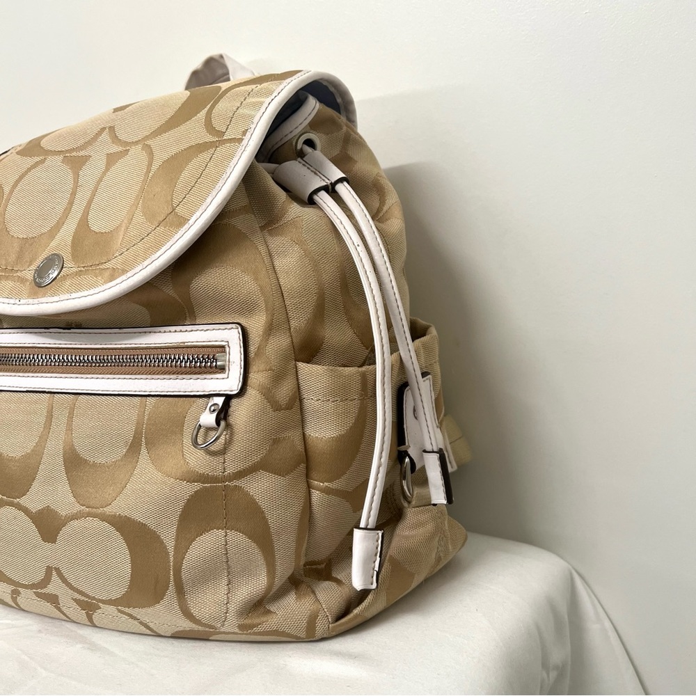 Authentic Coach Kyra Daisy Signature Backpack - Beige & White - Picture 3 of 14